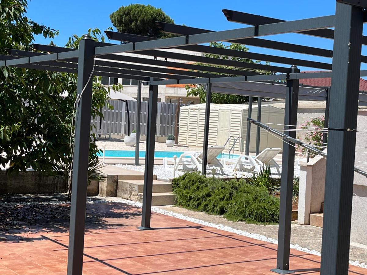 Grey Pearl With Free Ev Ch-Station Διαμέρισμα Valbandon Εξωτερικό φωτογραφία